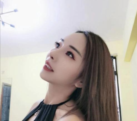 美瞳小姐姐